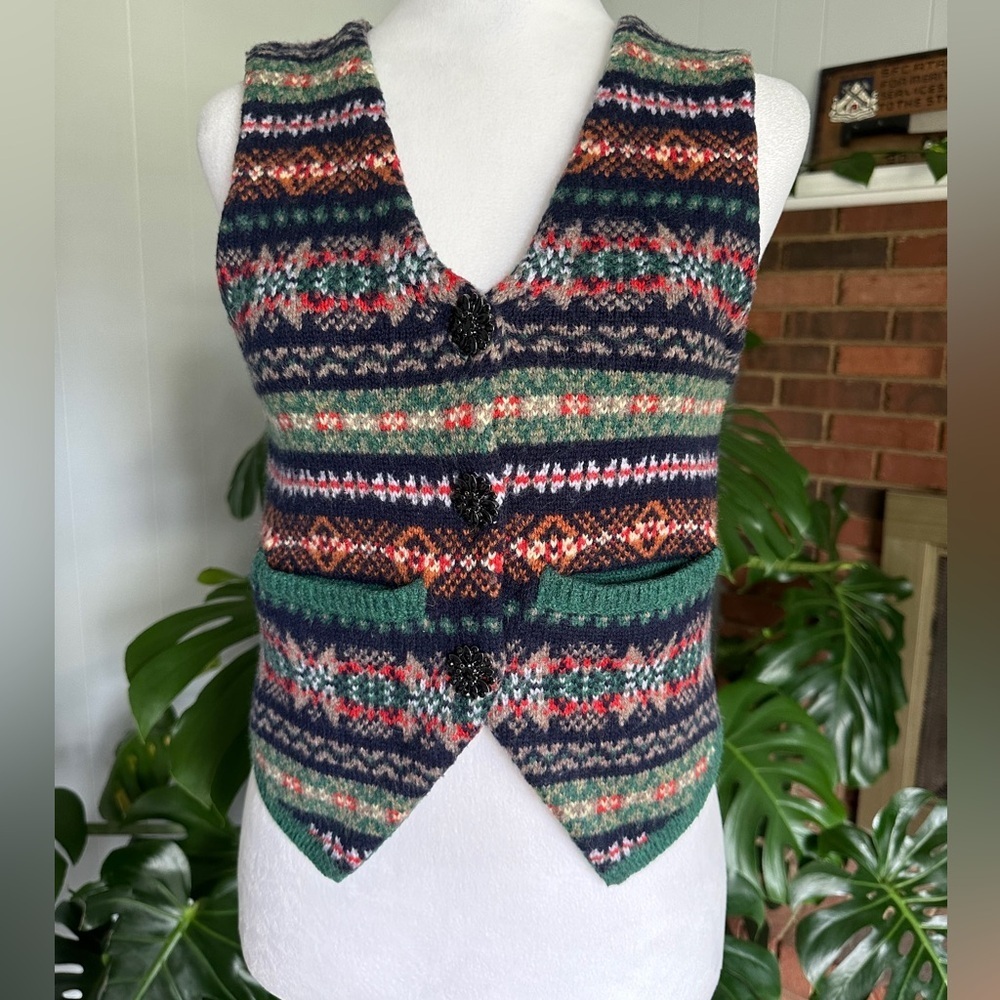 🛍️Vintage ZARA multi color Knit Vest with button closure size Small
